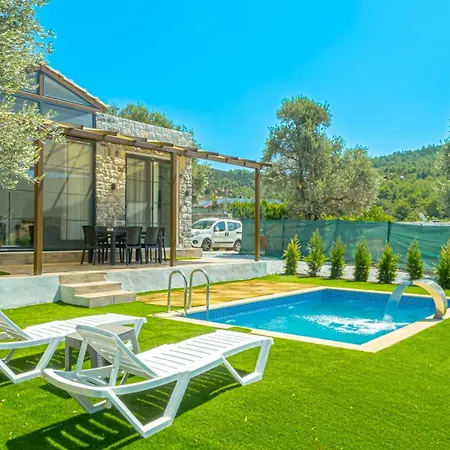 Lena Private Pool *