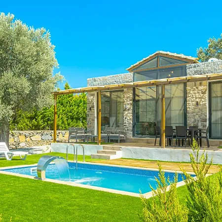 Lena Private Pool