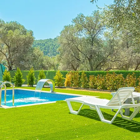 Lena Private Pool Villa